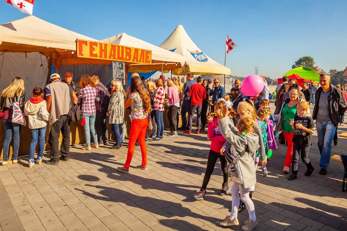 В течение всех трех дней Koval Fest продлилось «Шоу вареников», на котором можно было попробовать вкусную еду и напитки В течение всех трех дней Koval Fest продлилось «Шоу вареников», на котором можно было попробовать вкусную еду и напитки