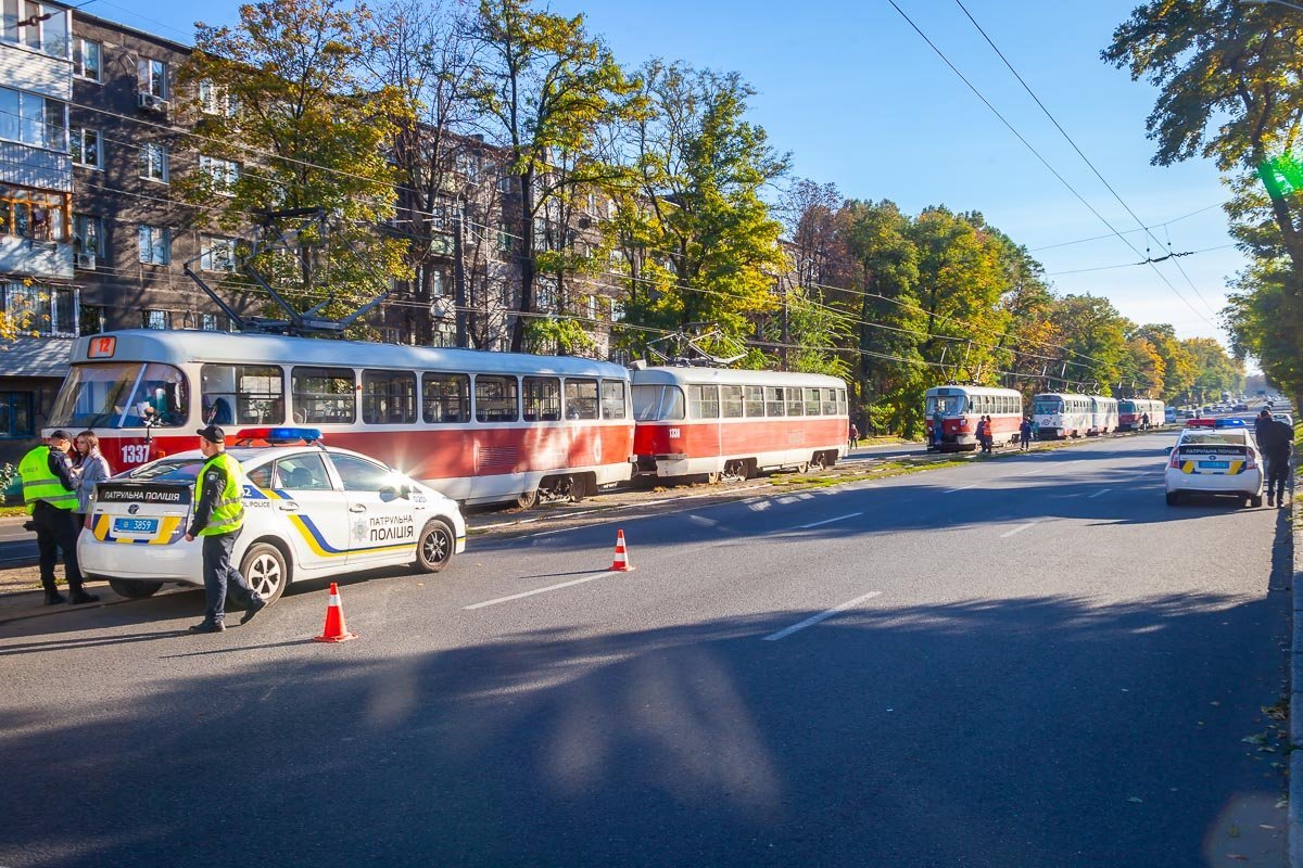 На месте происшествия работает патрульная полиция На месте происшествия работает патрульная полиция