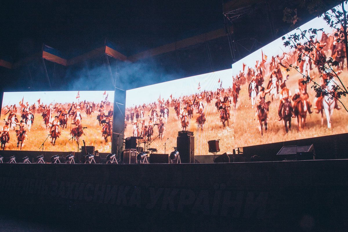 В честь Дня Защитника Украины в Днепре показали световое 3D-шоу