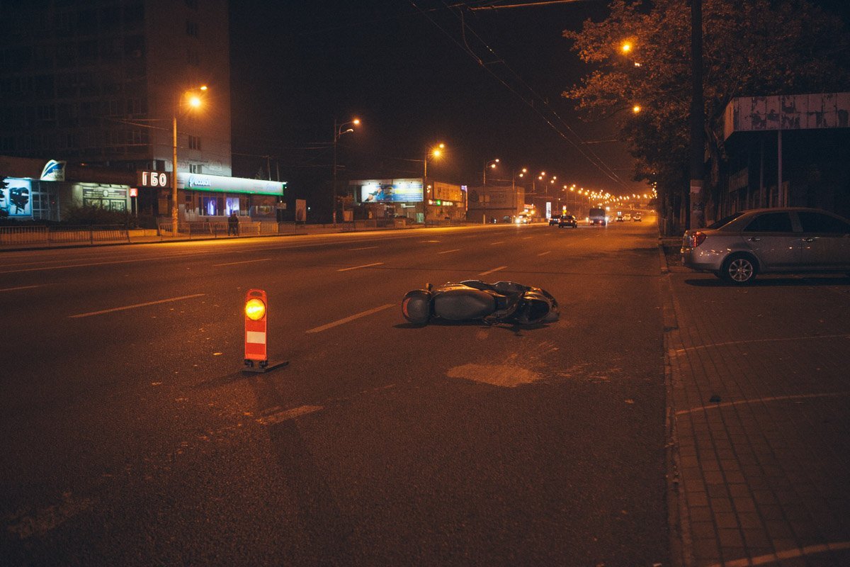 Мотоциклист въехал в велосипедиста Мотоциклист въехал в велосипедиста