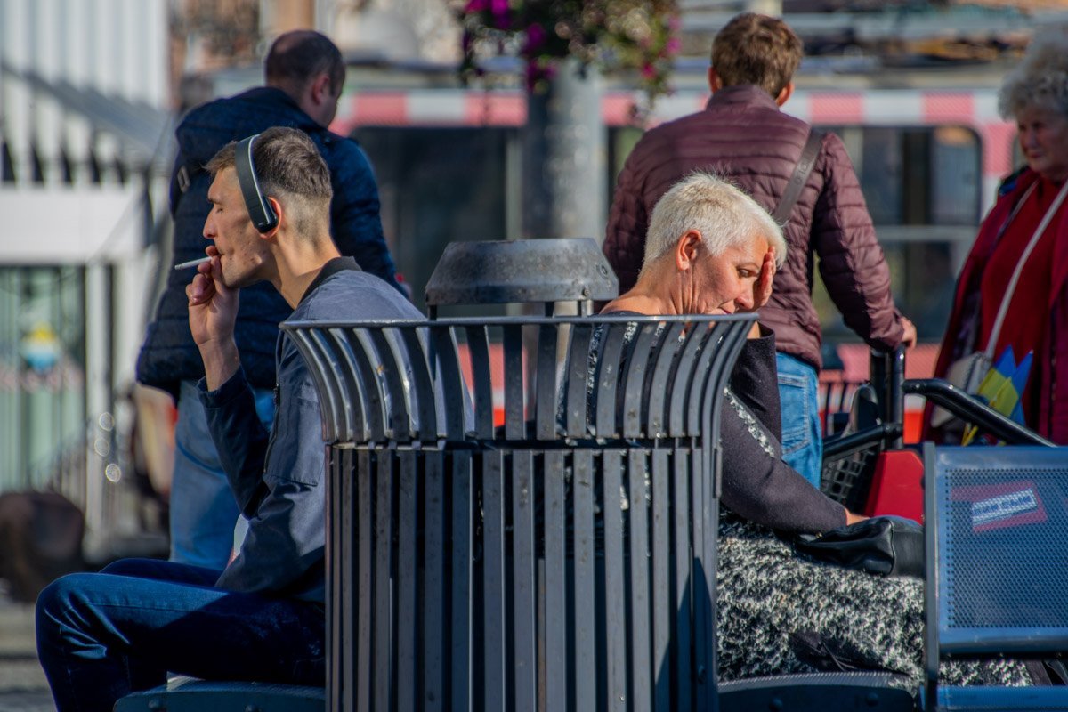 Днепр в лицах: какое настроение у жителей города в выходной понедельник 5