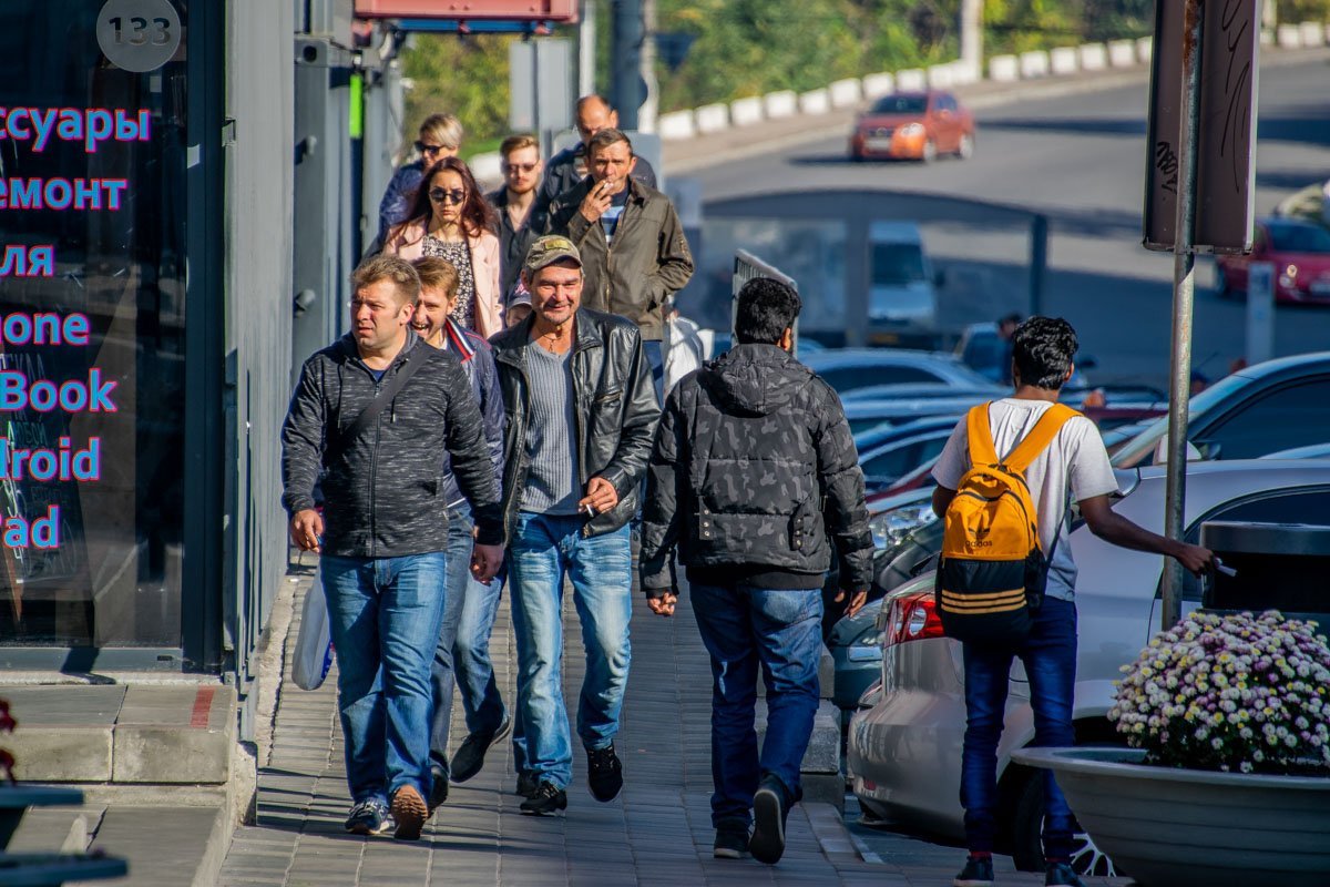 Днепр в лицах: какое настроение у жителей города в выходной понедельник 7