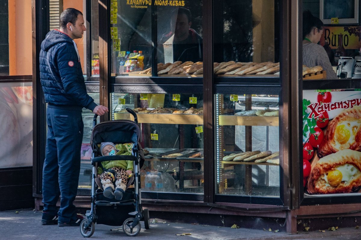 Днепр в лицах: какое настроение у жителей города в выходной понедельник 9