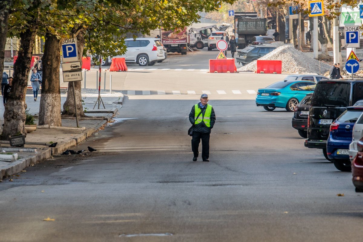 Днепр в лицах: какое настроение у жителей города в выходной понедельник 10