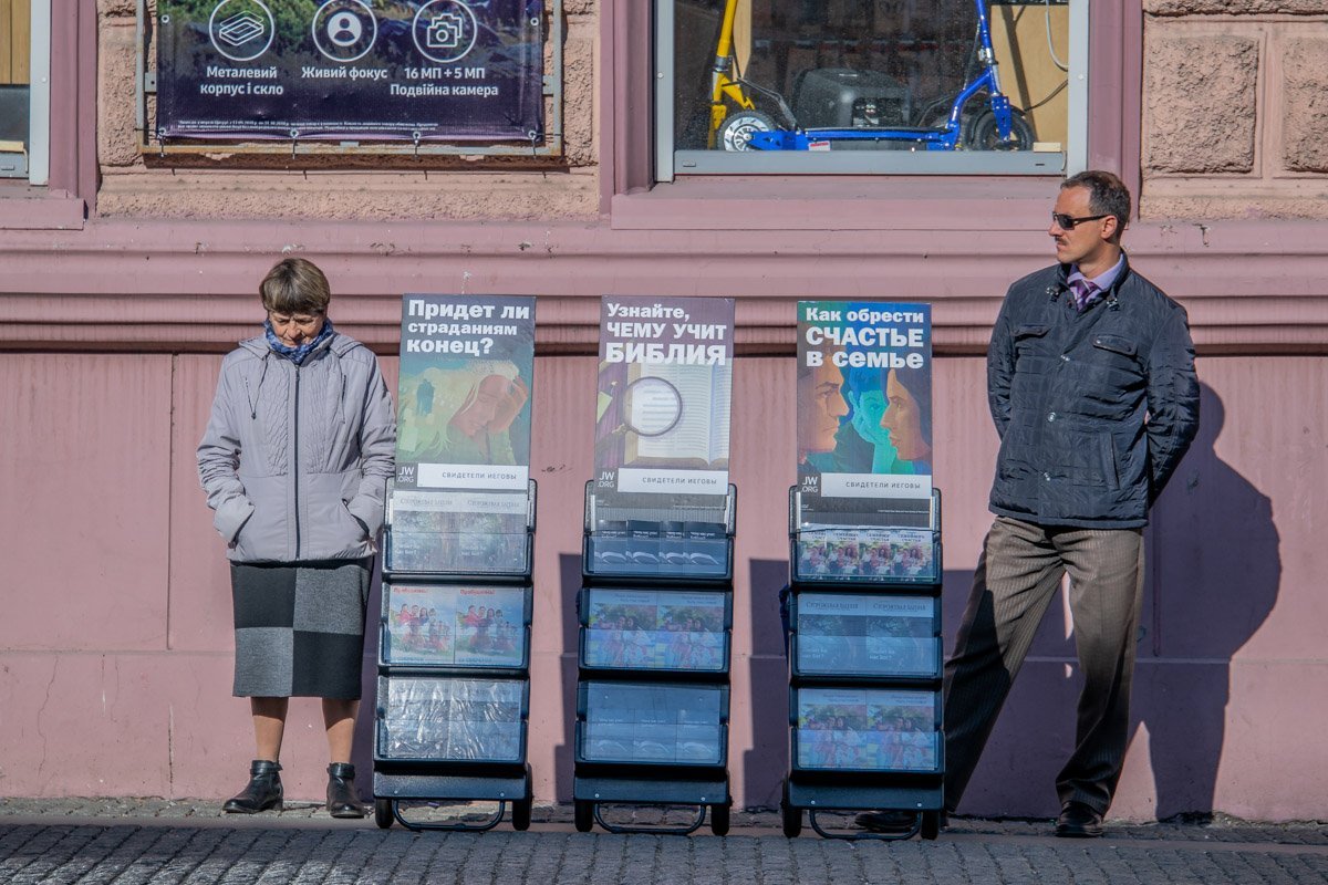 Днепр в лицах: какое настроение у жителей города в выходной понедельник 14