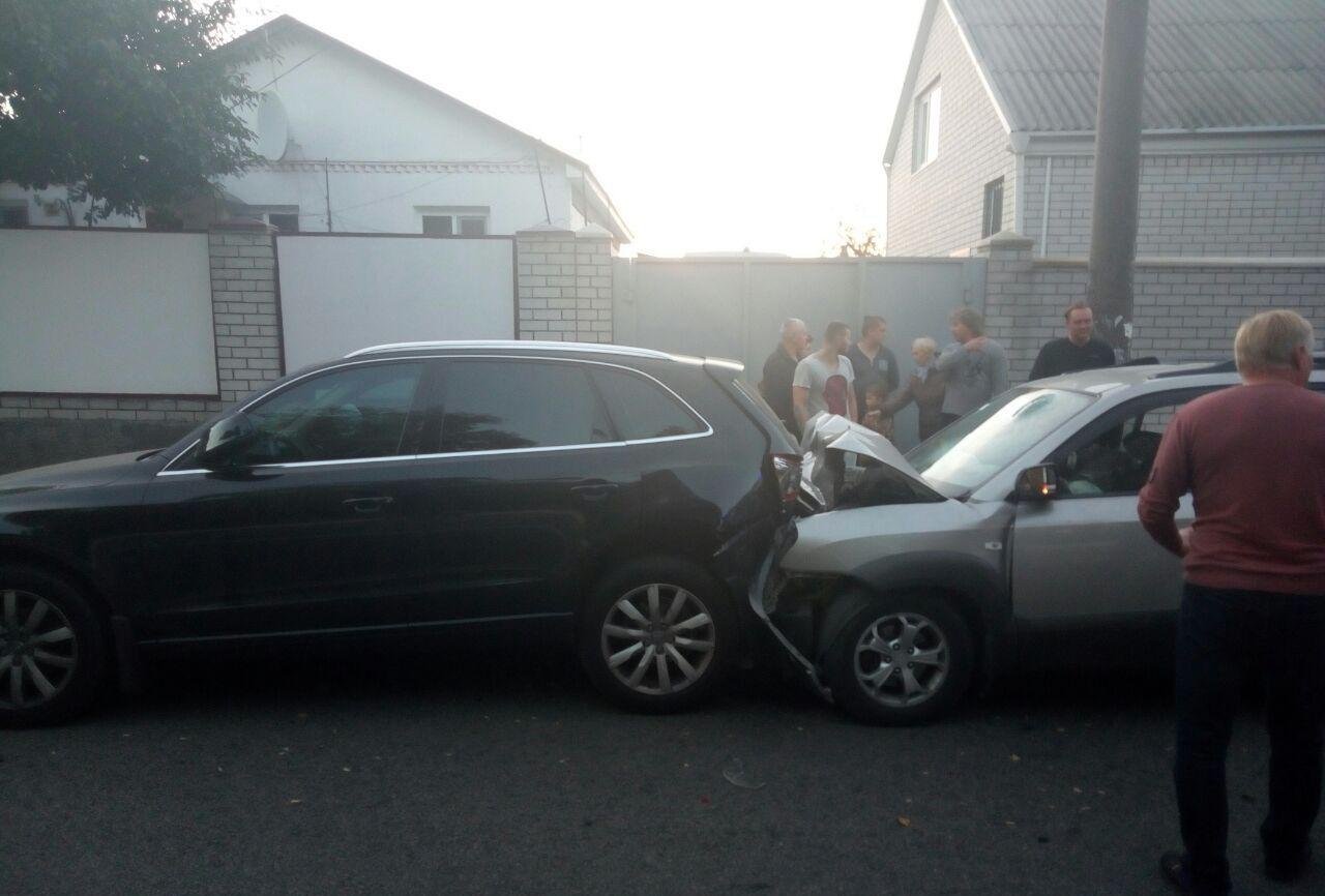 Предварительно, в аварии пострадали четыре человека