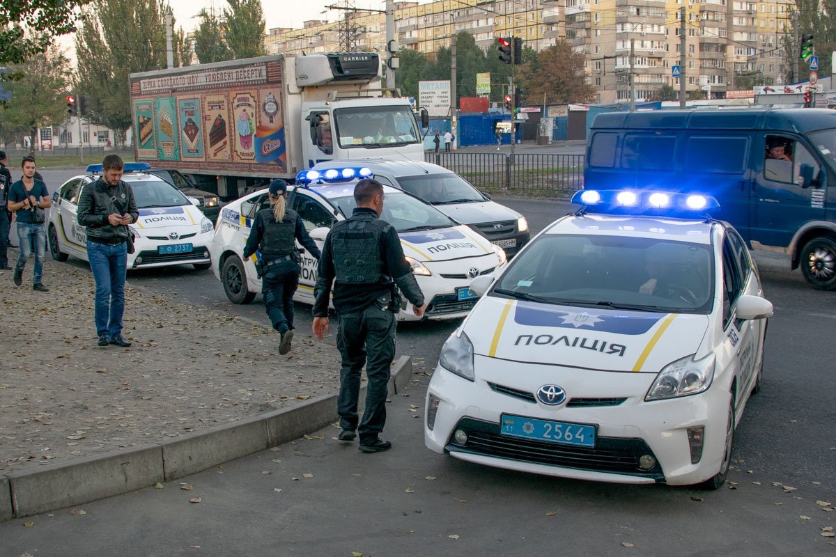 Нападавшие сразу скрылись, правоохранители моментально бросились на поиски Нападавшие сразу скрылись, правоохранители моментально бросились на поиски