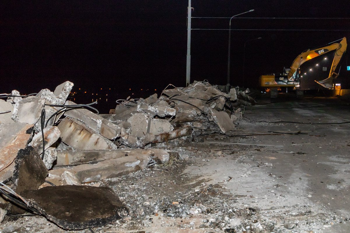 Работы идут круглосуточно