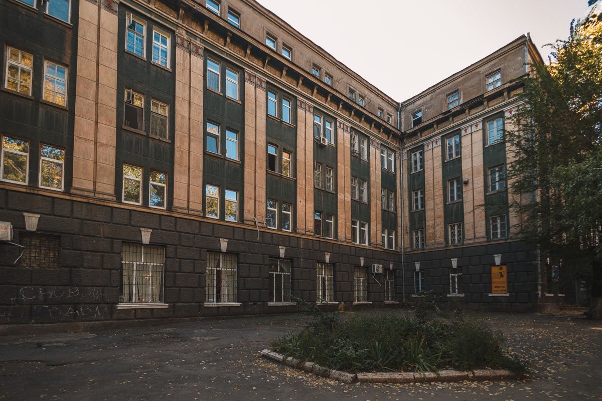 Что касается внешнего вида и оформления стен, то здесь все было «по-богатому»