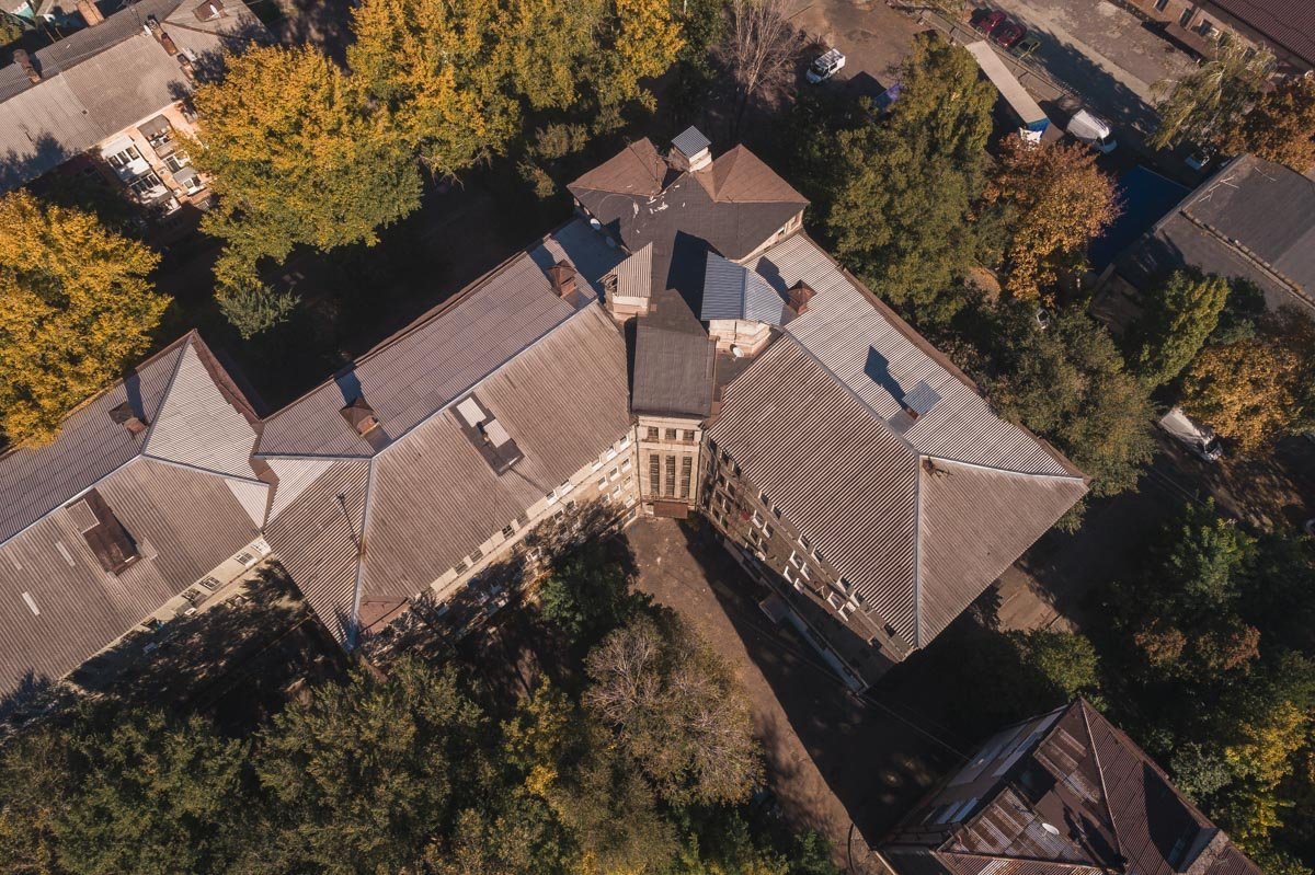 К сожалению, сейчас следят только за теми зданиями, за которыми выгодно