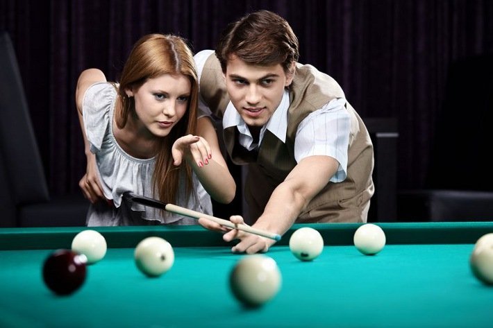 Для игроков здесь оборудовано несколько столов