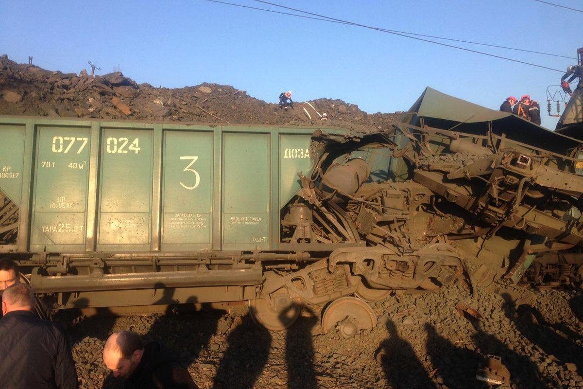 Предварительно, у одного из локомотивов не сработали тормоза Предварительно, у одного из локомотивов не сработали тормоза