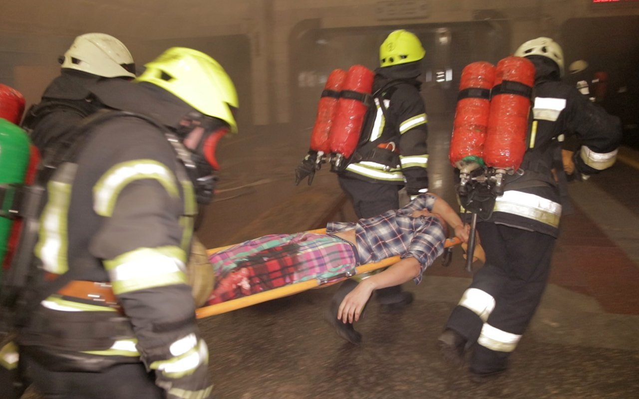 Первая цель - вынести раненых