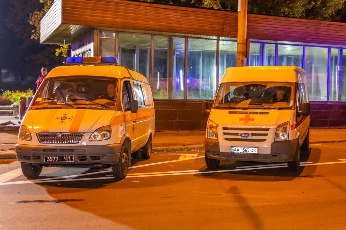 Машины экстренных служб буквально "оккупировали" станцию