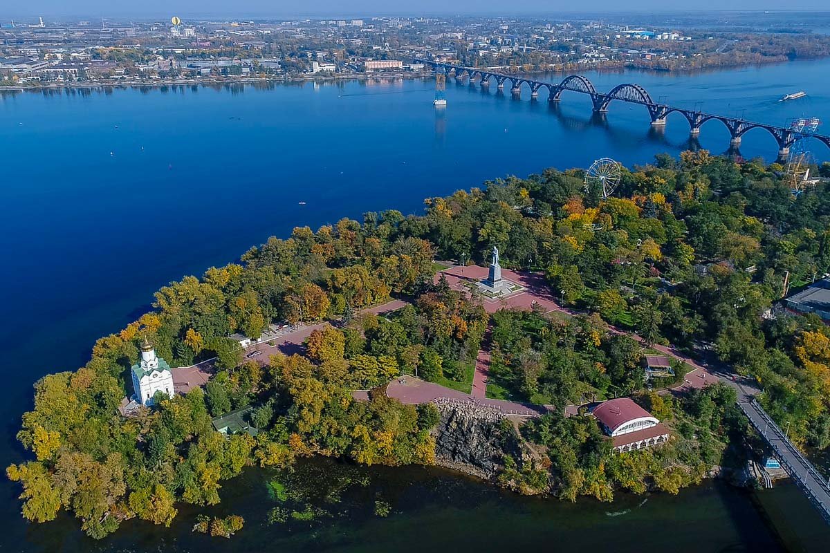 Иногда для того, чтобы понять насколько красивый Днепр, нужно посмотреть на него с другой стороны Иногда для того, чтобы понять насколько красивый Днепр, нужно посмотреть на него с другой стороны