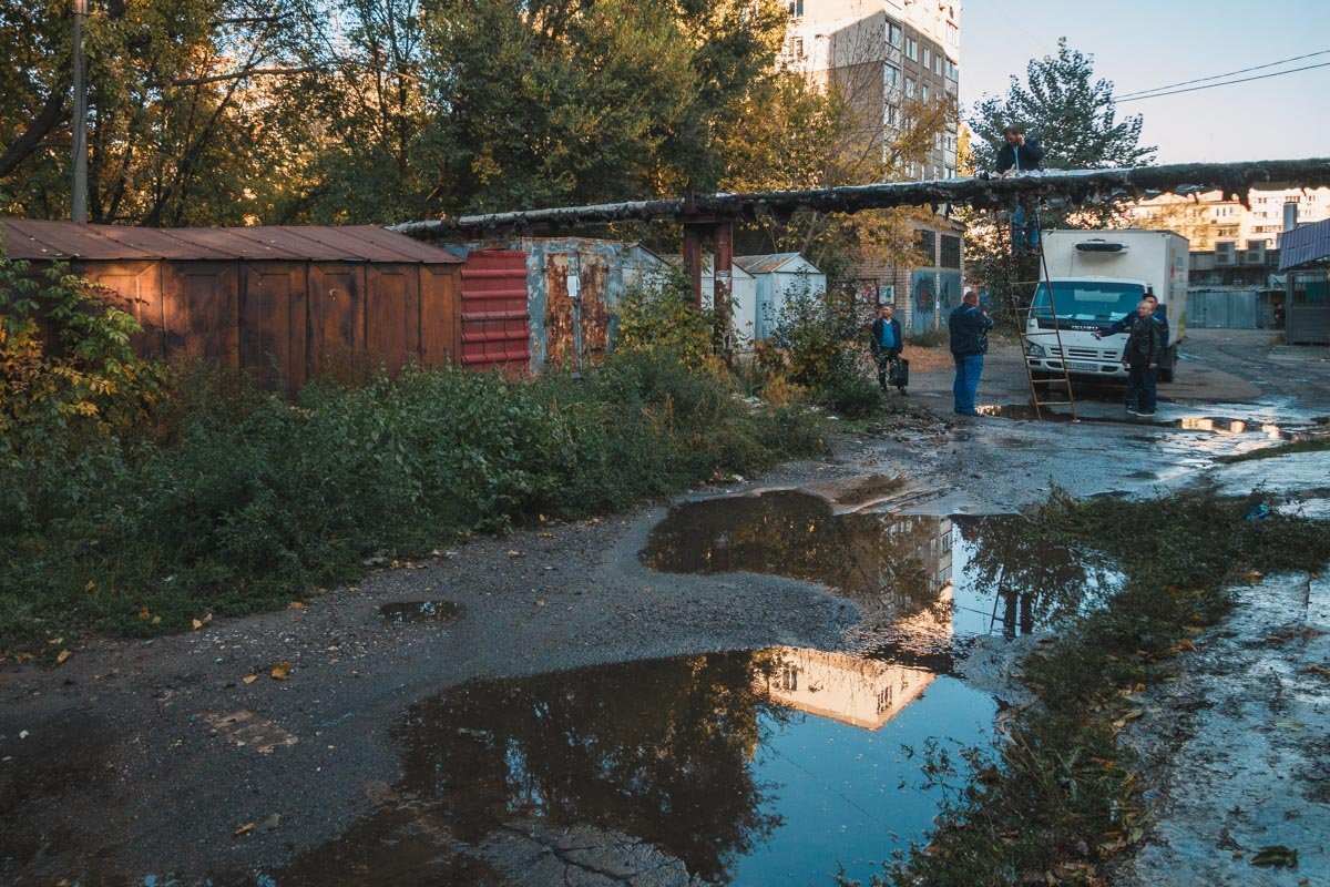 Водитель не убежал, а остался на месте Водитель не убежал, а остался на месте