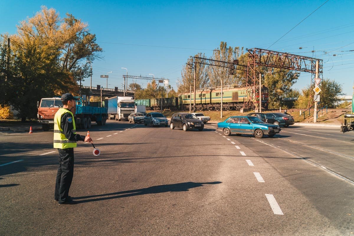 Виадук перекрыт для движения транспорта Виадук перекрыт для движения транспорта