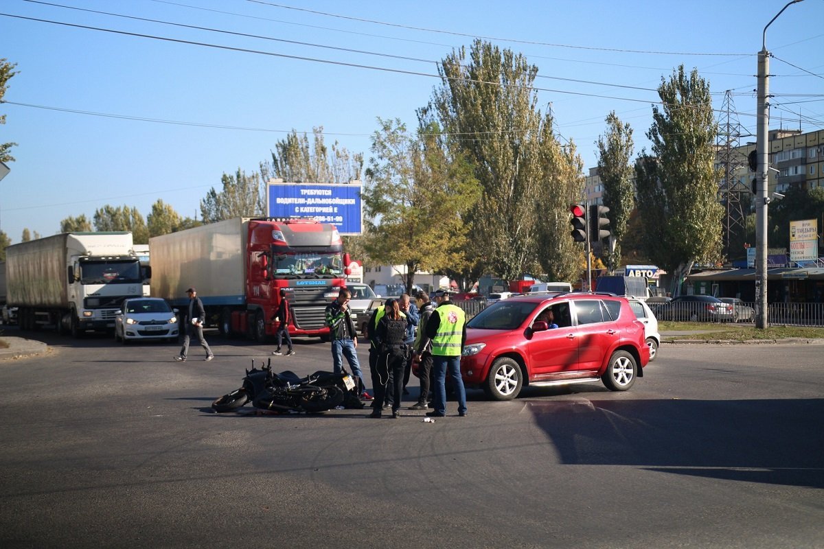 На месте работает патруль полиции На месте работает патруль полиции