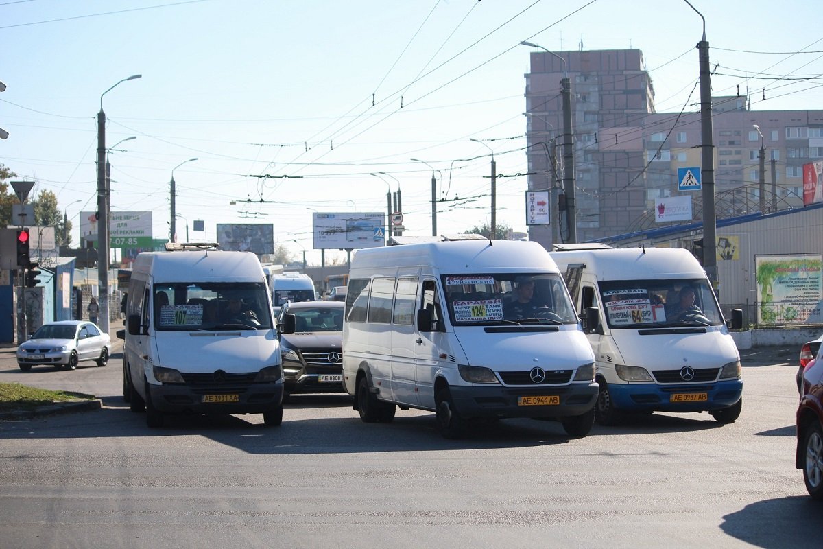 Движение транспорта затруднено Движение транспорта затруднено