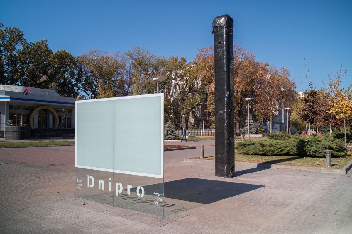 Сейчас дерево ставят на проспекте поля возле Парка ракет