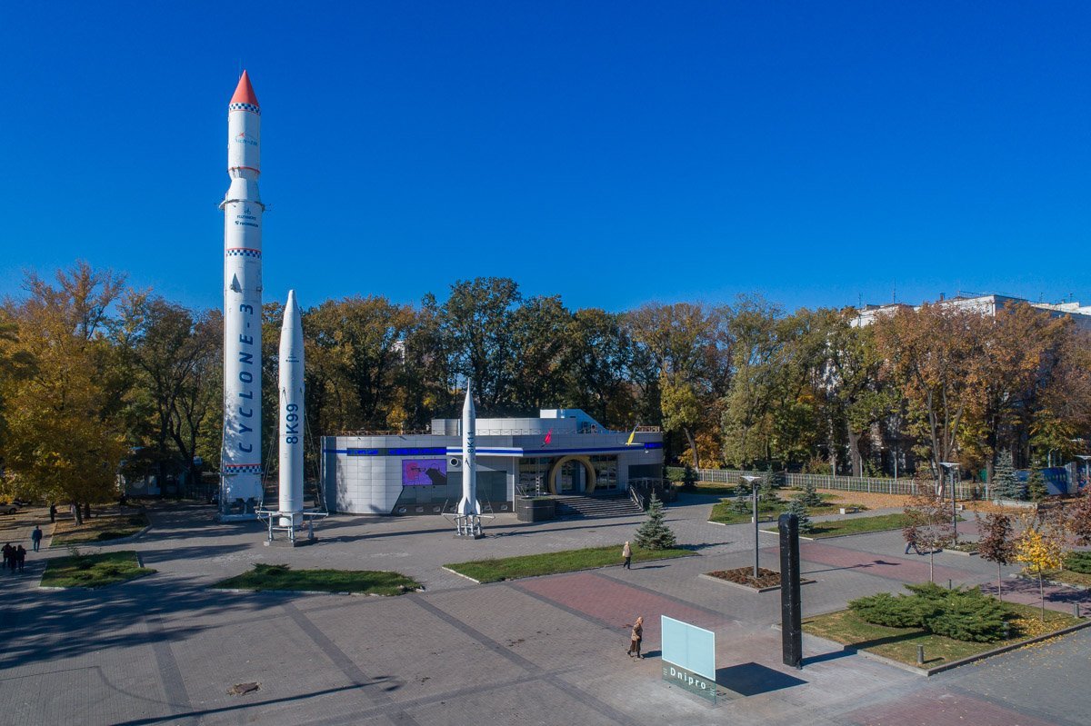 Третье дерево почти выросло 