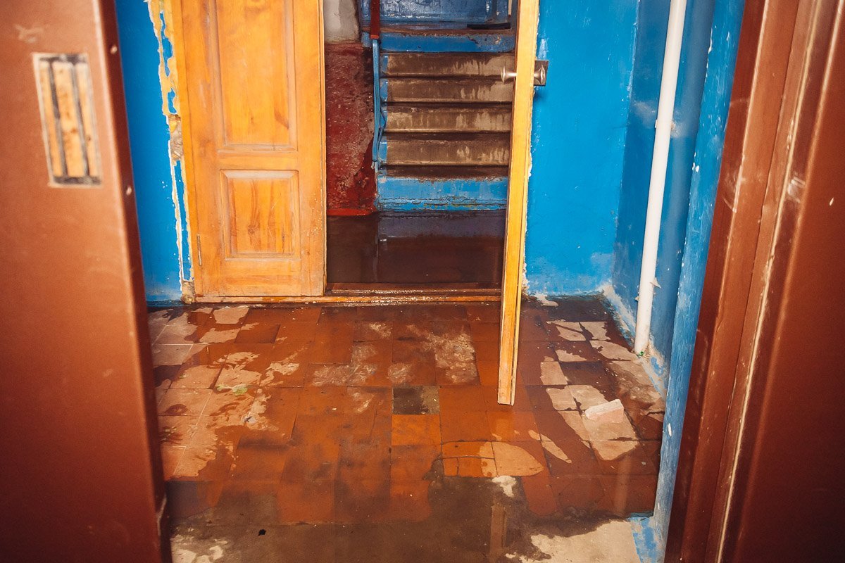 Подъезд сильно затопило