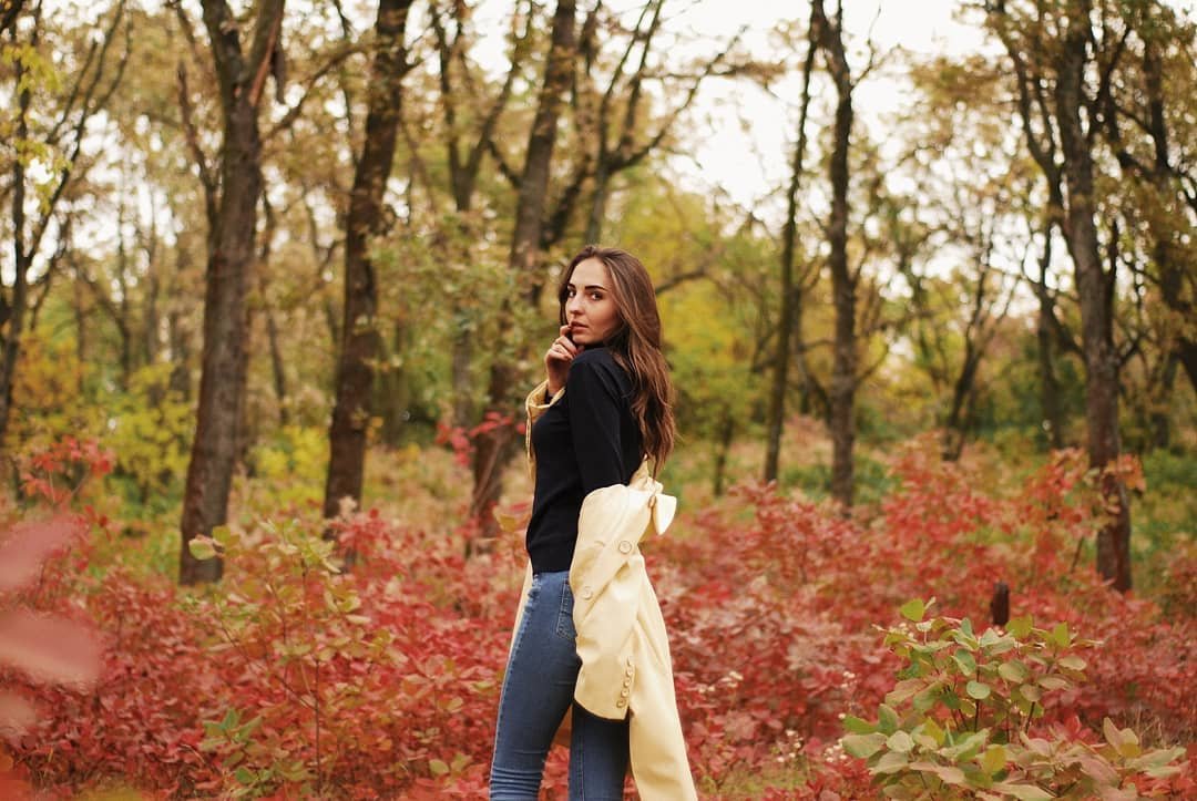 Осенью хочется скрыться от всех в уютной глубинке. Фото: karina_tsybulska