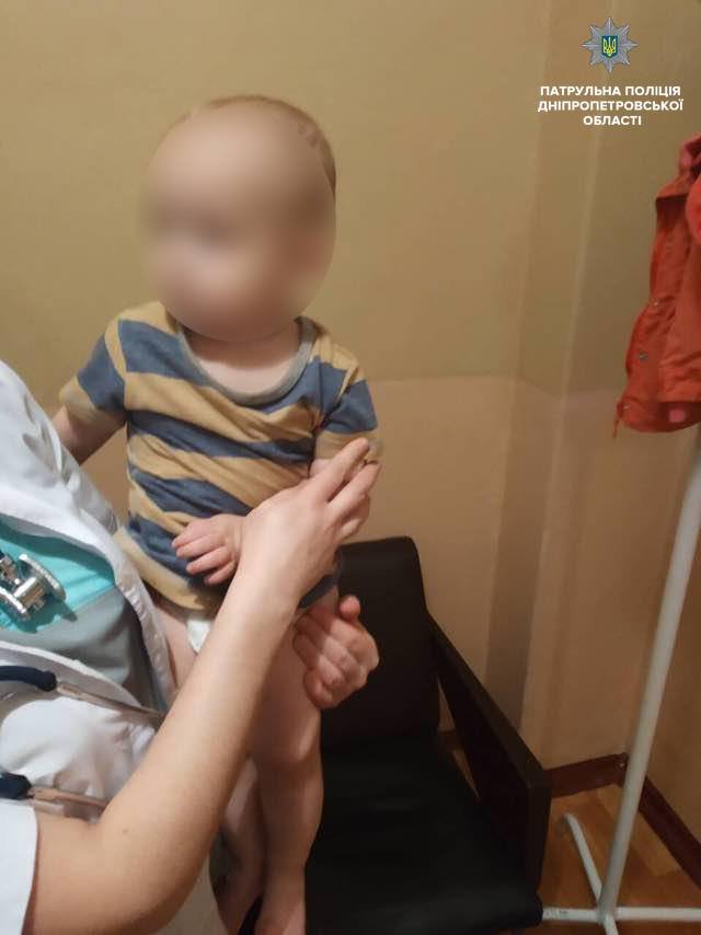 Годовалая малышка жила в захламленной, грязной квартире Годовалая малышка жила в захламленной, грязной квартире