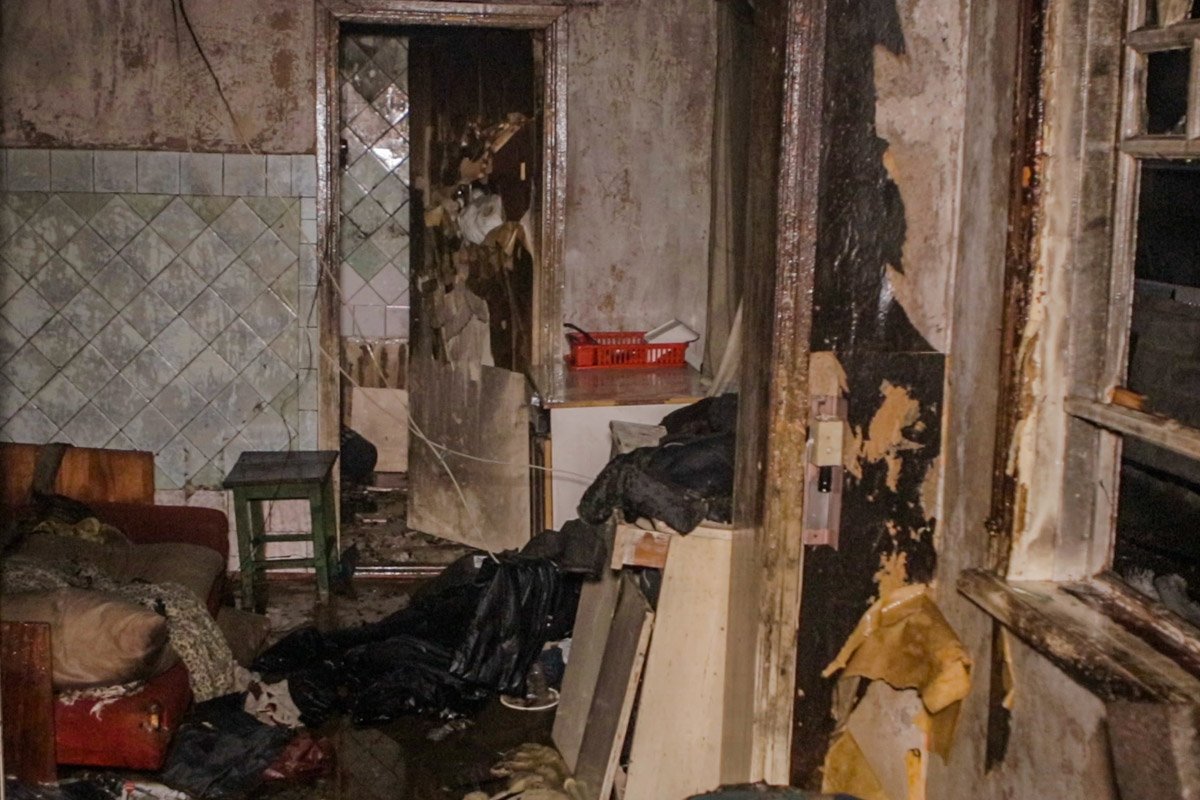 В Днепре горел частный дом на улице Передовой В Днепре горел частный дом на улице Передовой