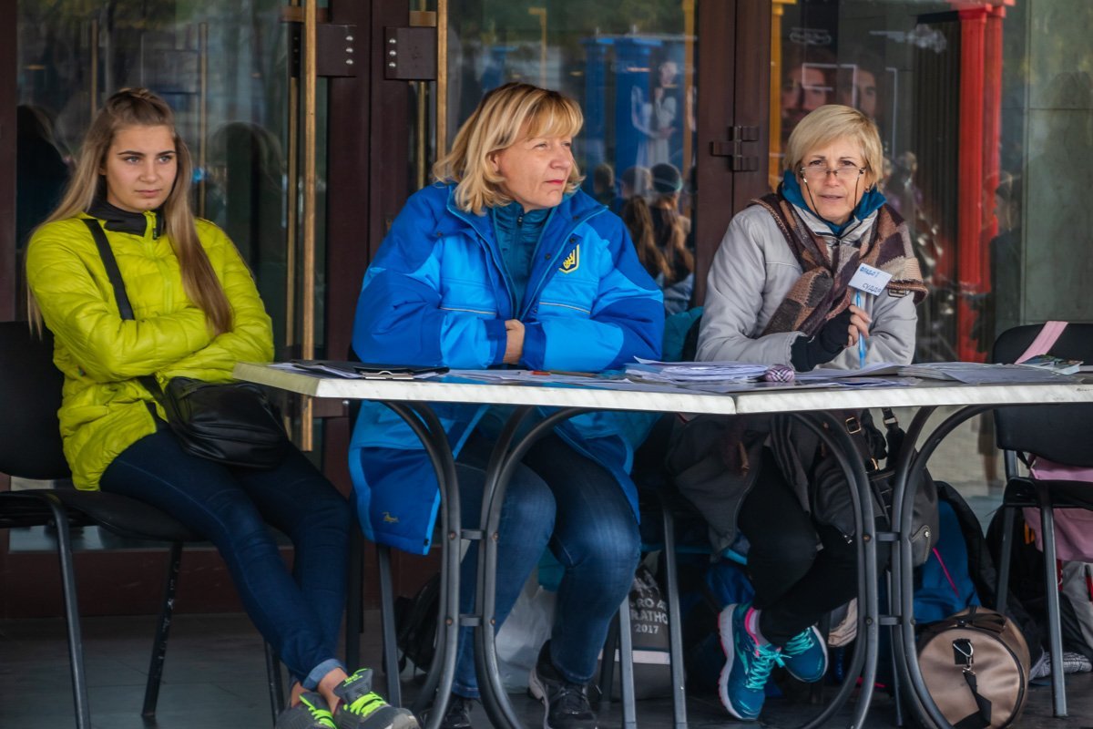 Терпеливо ждут результатов, чтобы определить победителей