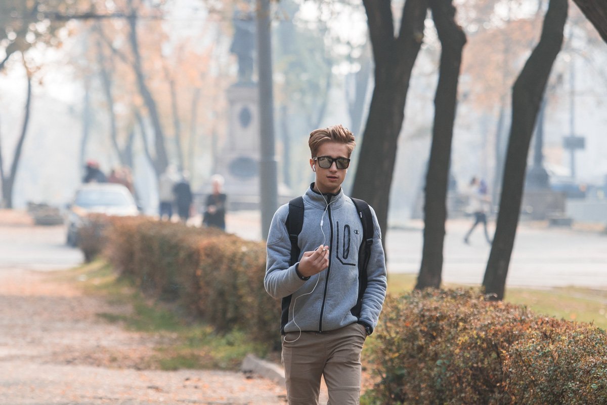 ... ты живешь под каблуком, у меня город под подошвой...