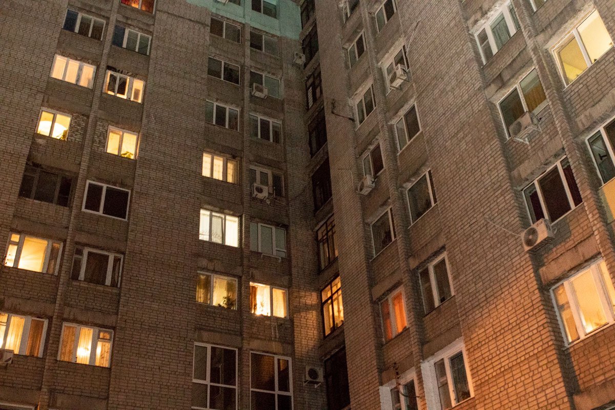 Мужчина проживал в общежитии на Набережной Победы