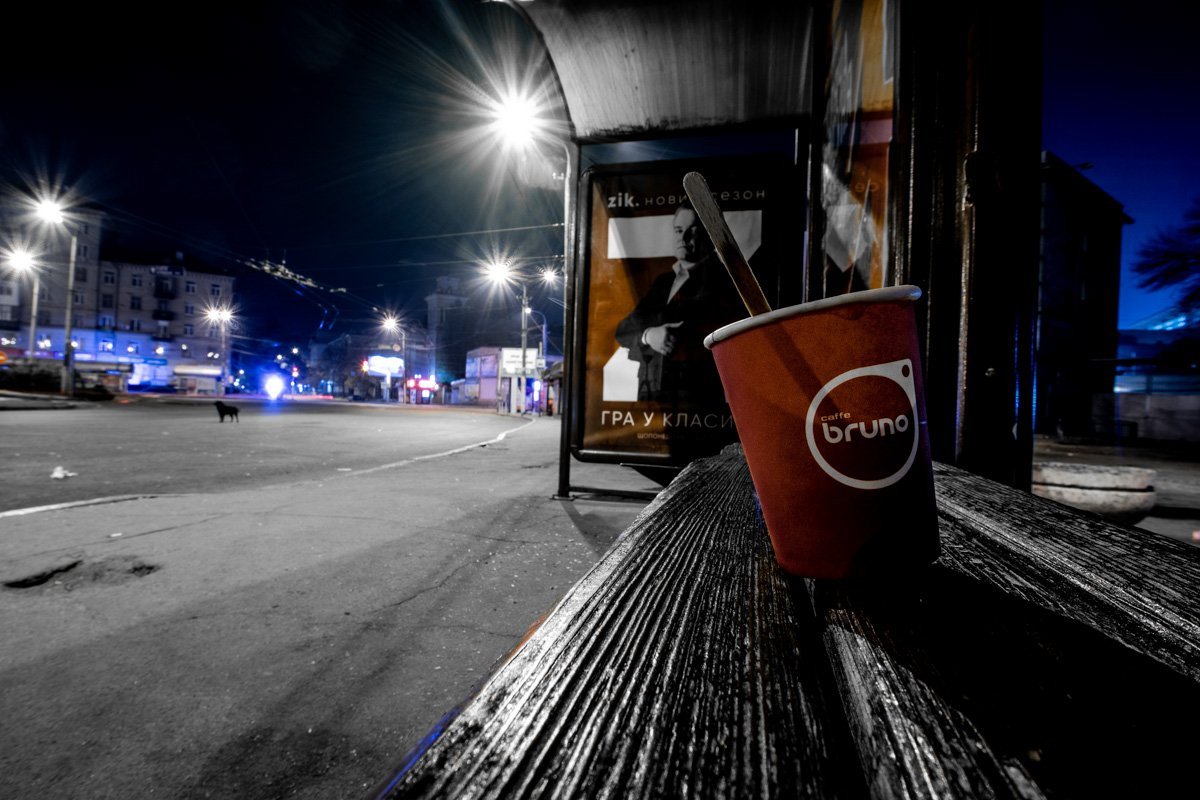 Создается четкое ощущение того, что время остановились и холодная ночь никто не закончится Создается четкое ощущение того, что время остановились и холодная ночь никто не закончится