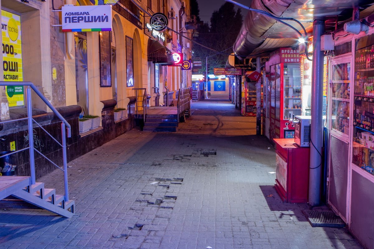 Кажется, что тишину можно потрогать Кажется, что тишину можно потрогать