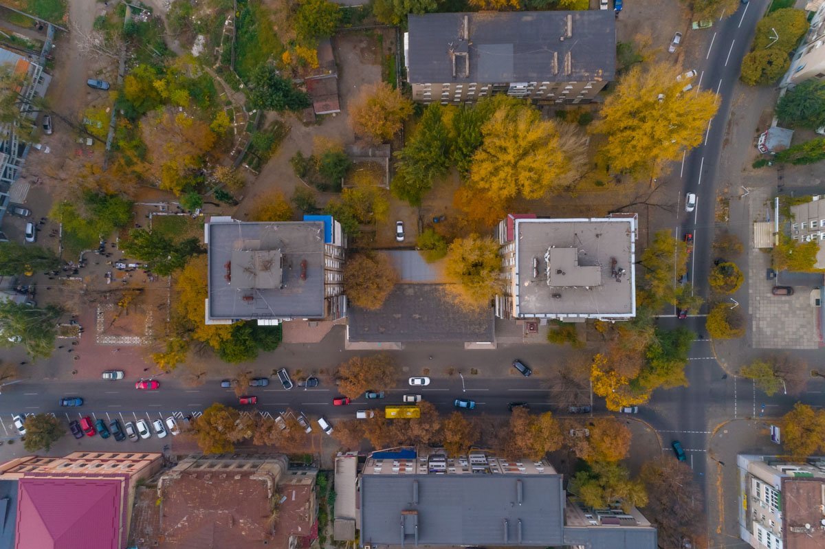 Хранители истории Днепра: где стоит и как выглядит первый 9-этажный дом Днепра 7