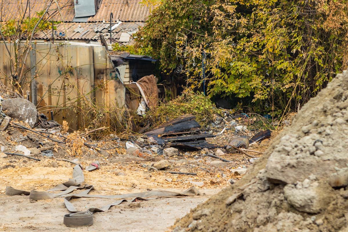На улице Бердянская в районе дома 36 загорелся сарай На улице Бердянская в районе дома 36 загорелся сарай