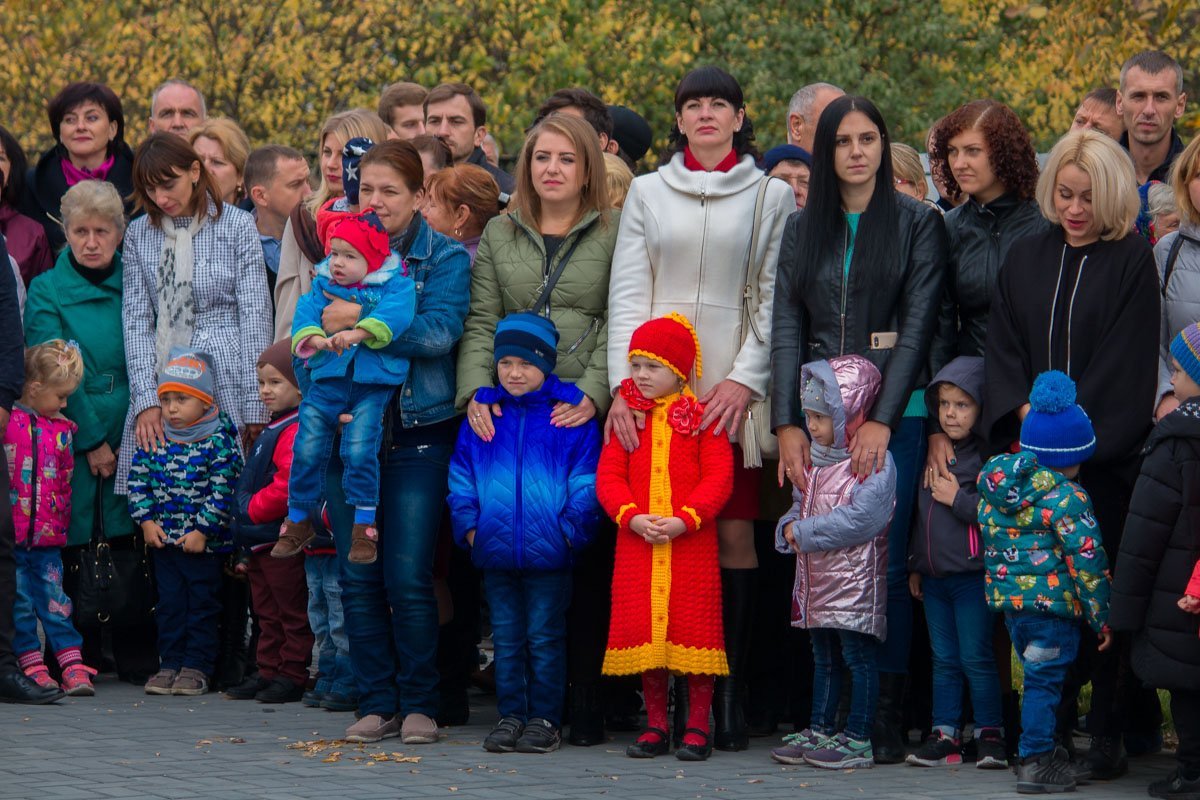 Праздничная линейка в честь открытия садика в Обуховке 