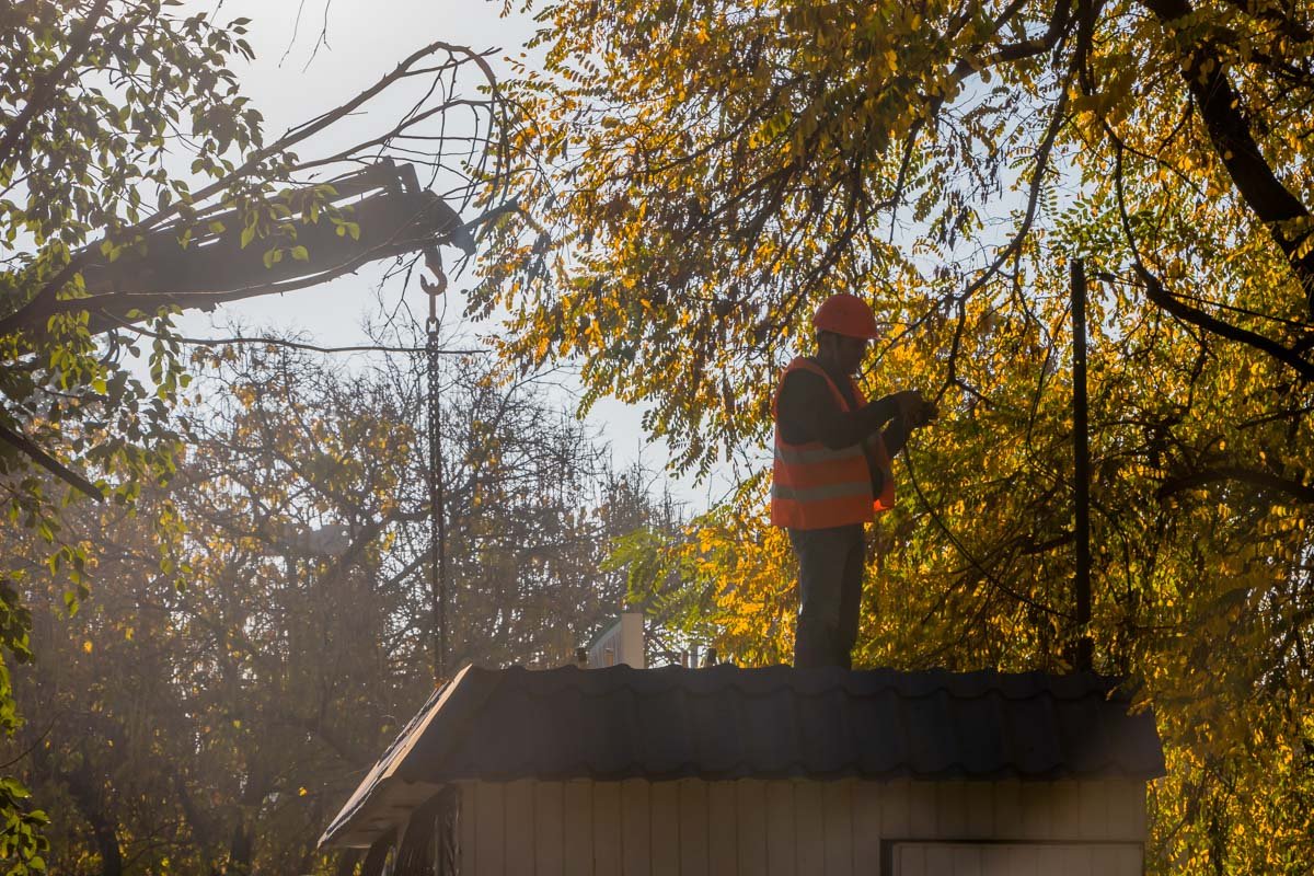 На снос киоска коммунальщикам понадобилось чуть больше получаса На снос киоска коммунальщикам понадобилось чуть больше получаса