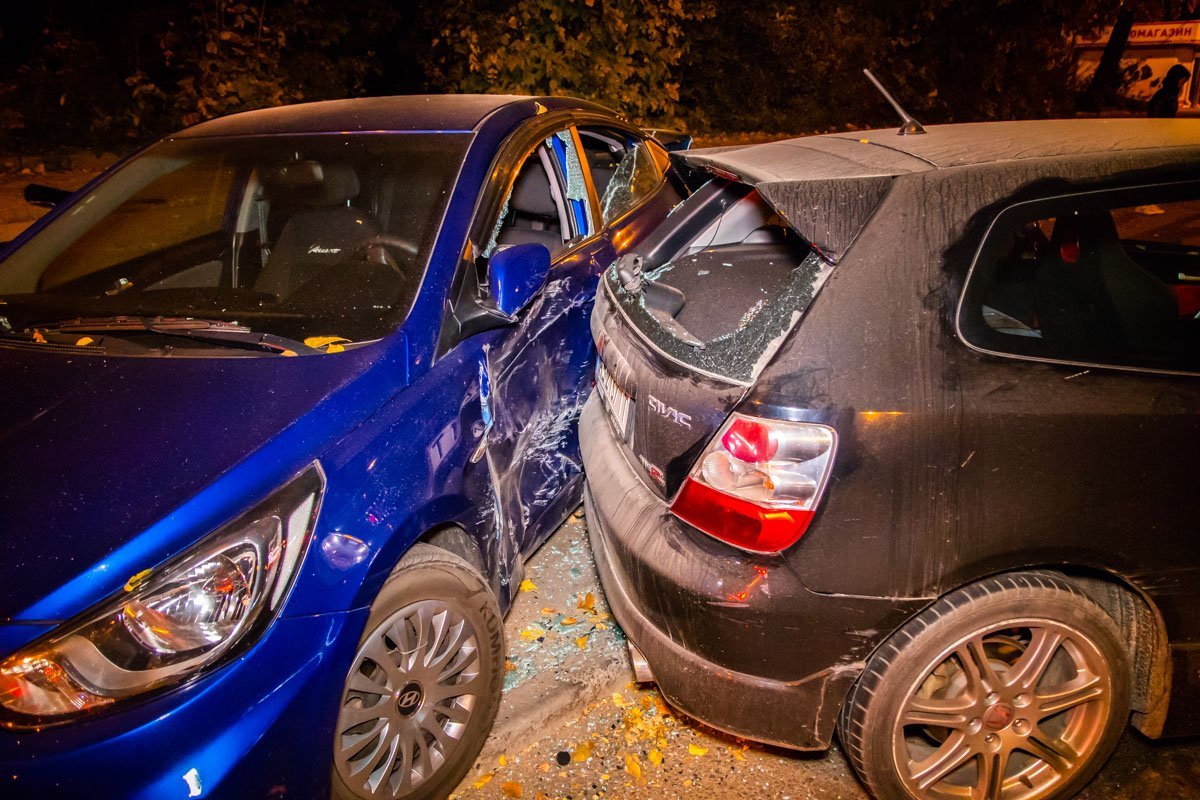 Столкнулись автомобили Honda и Hyundai Столкнулись автомобили Honda и Hyundai