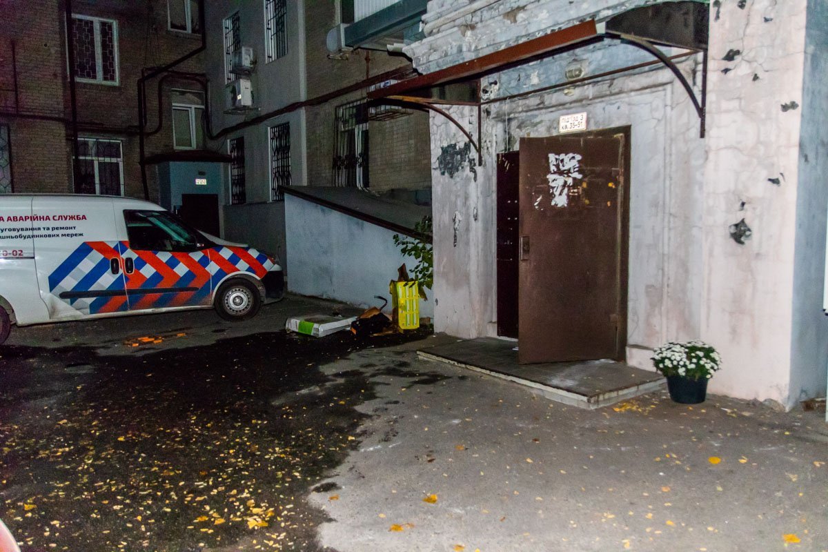 Возгорание произошло в одном из подъездов дома №18а Возгорание произошло в одном из подъездов дома №18а