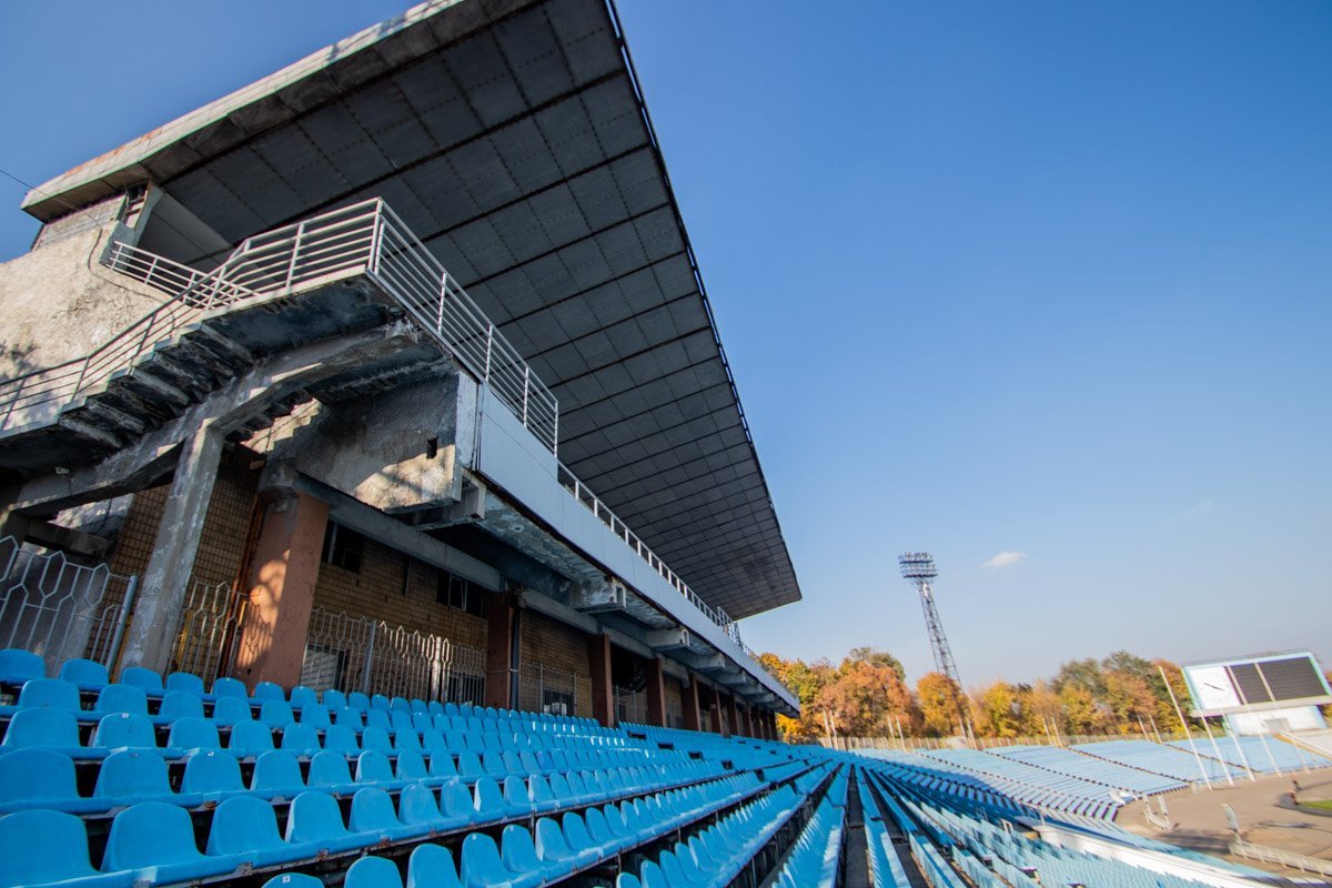 Если на трибунах что-то и гудит...