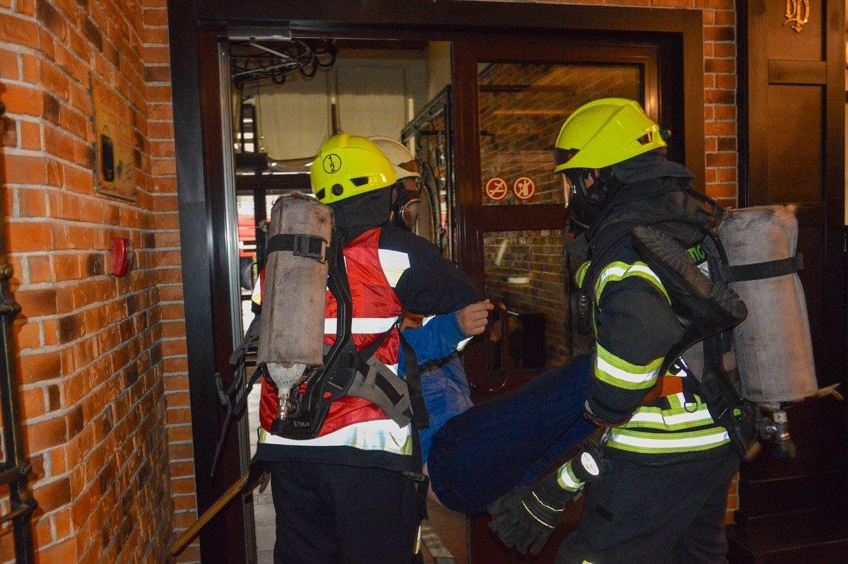 Спасатели также "потушили" караоке-бар, сеть ночных клубов и ресторан Спасатели также "потушили" караоке-бар, сеть ночных клубов и ресторан