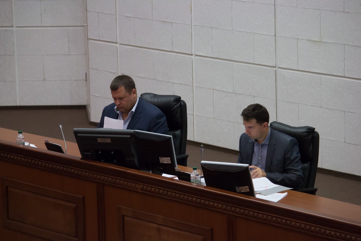 Говорю же, слишком много вопросов, слишком мало ответов... Говорю же, слишком много вопросов, слишком мало ответов...