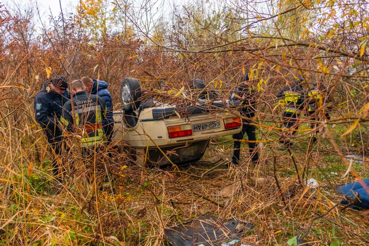 ВАЗ вылетел в кювет и перевернулся