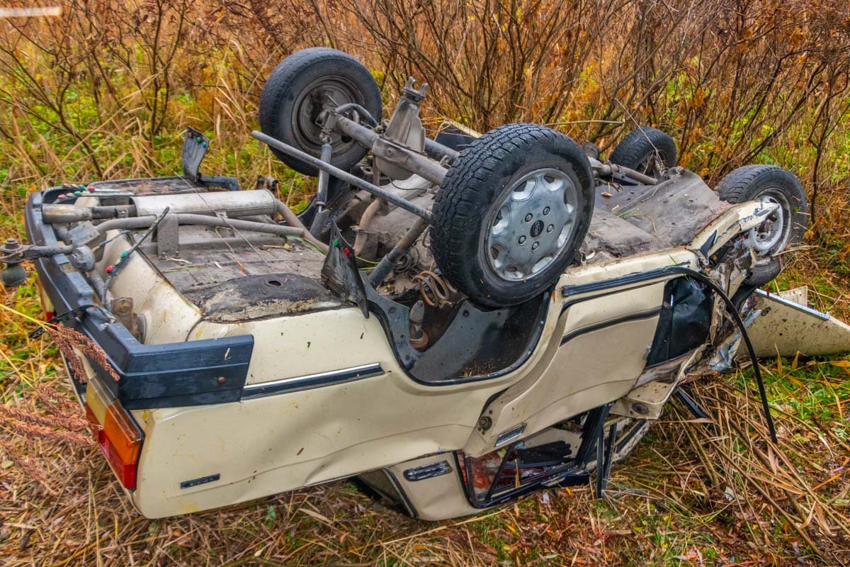 Водитель потерял управление и слетел в кювет