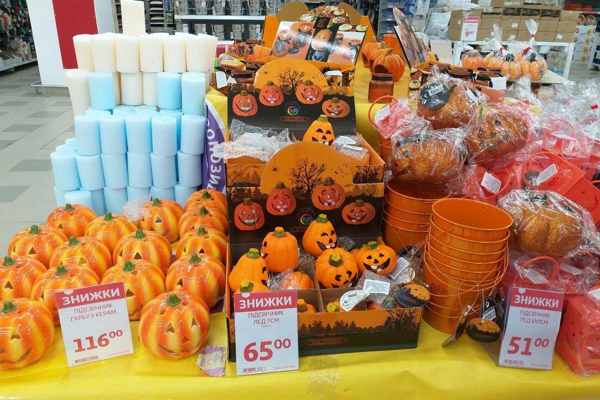 Никогда в "Караване" так массово не скупали свечи Никогда в "Караване" так массово не скупали свечи