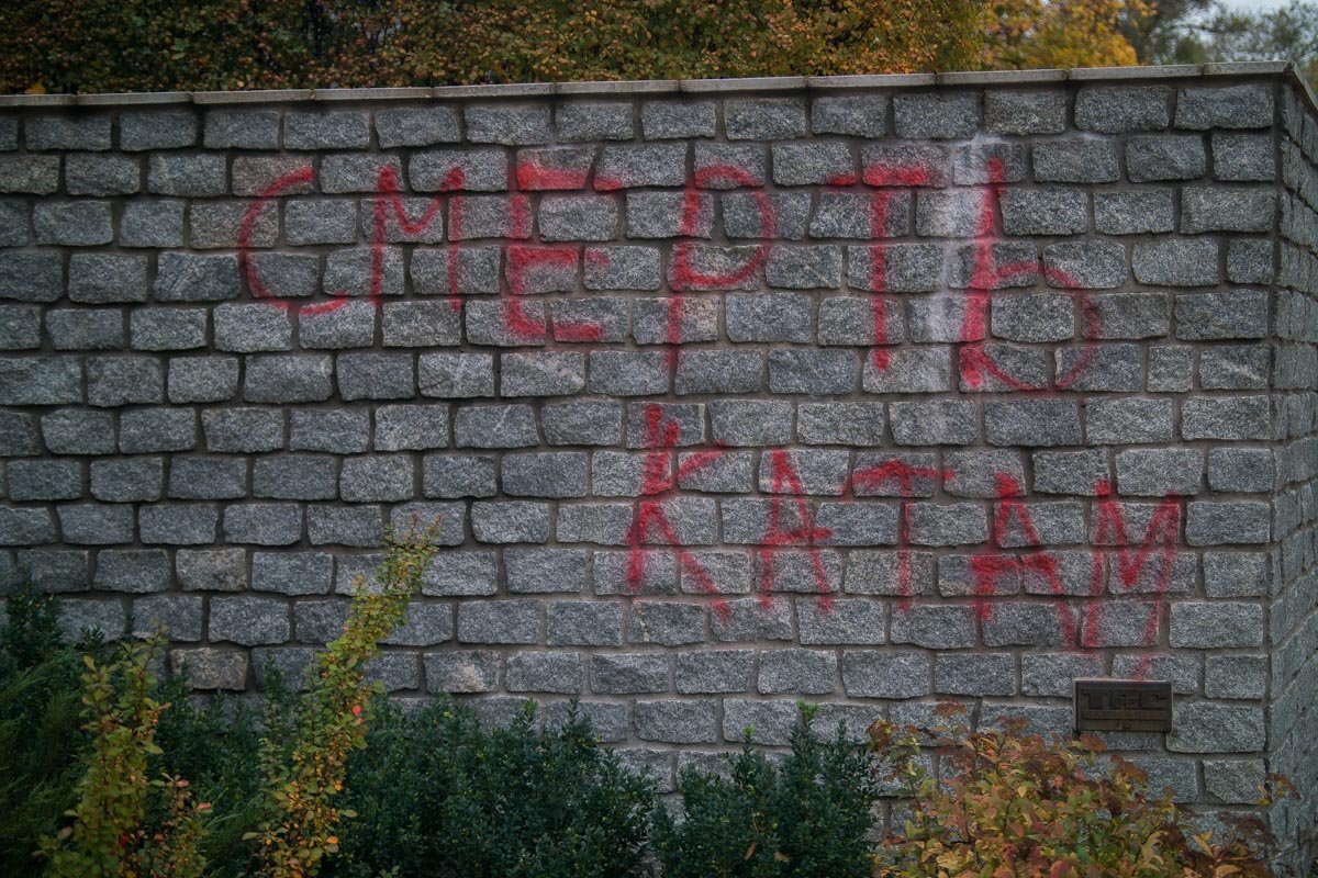 Не любят котиков или мучителей? Не любят котиков или мучителей?