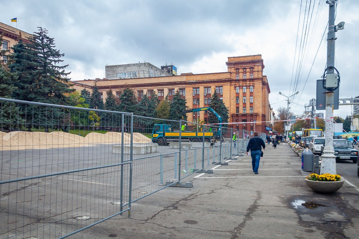 Место огородили