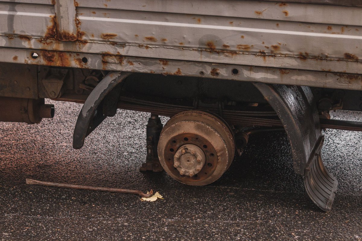 Заезжал на шиномонтаж Заезжал на шиномонтаж