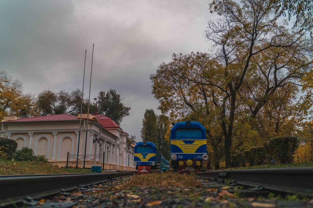 Это абсурд, вранье: череп, скелет, коса. «Смерть придет, у нее будут твои глаза».